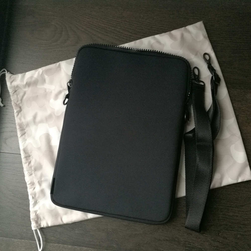 *NEW* DAGNE DOVER 15'' LAPTOP SLEEVE - ONYX